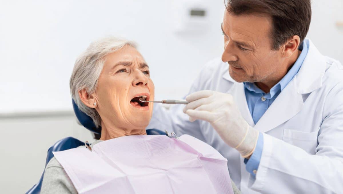 Im Alter auf notwendige Zahnbehandlungen verzichten? Höheres Risiko für Herzinfarkt, Schlaganfall oder Demenz!