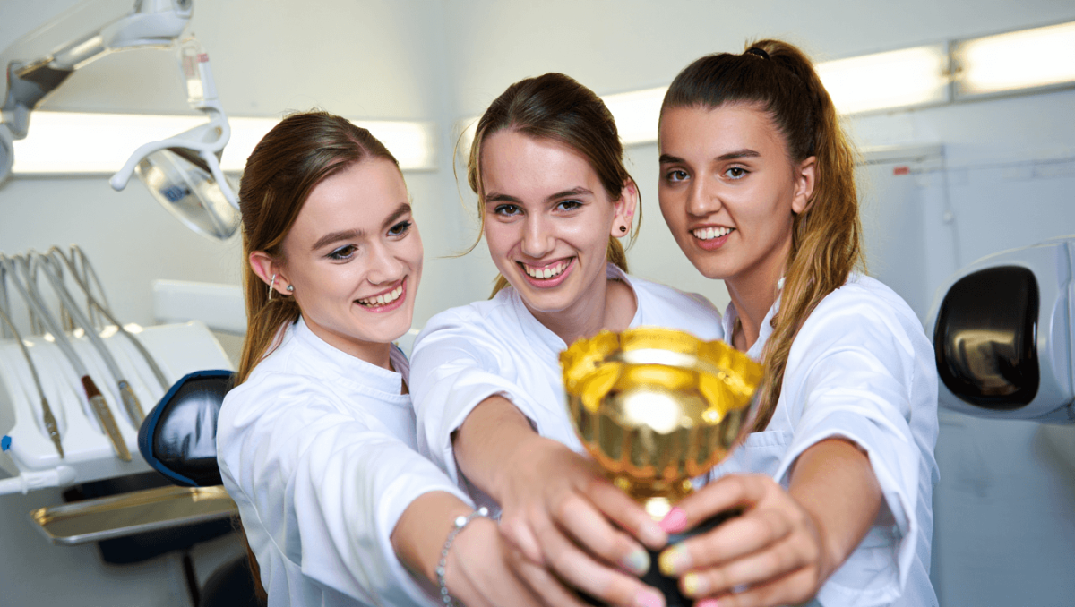Goldene Hedström-Feile geht an drei Würzburger Studentinnen