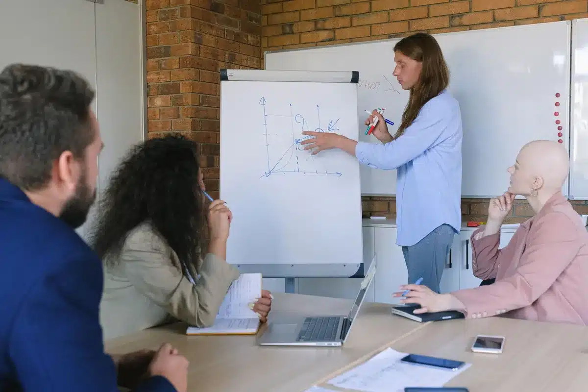 Praxisteam in Fortbildungsworkshop lernt digitale Tools kennen