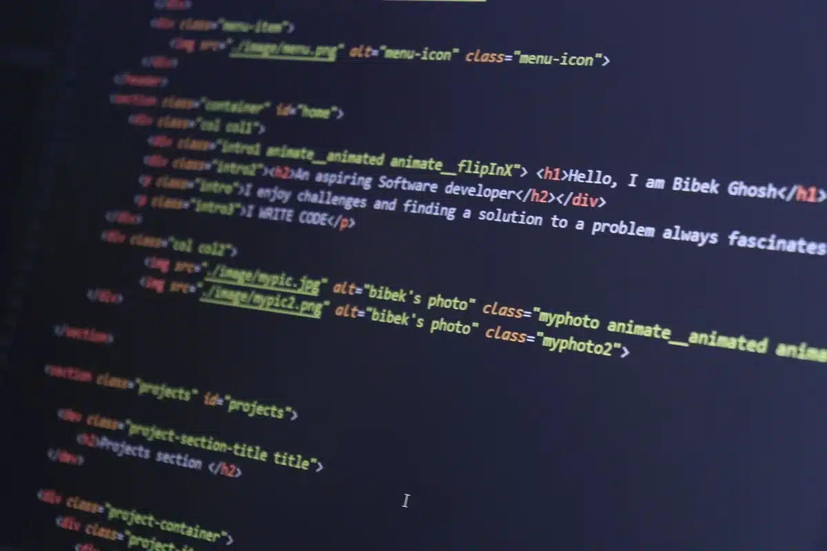 Bildschirm mit semantischem HTML-Code und Überschriften-Hierarchie zur korrekten Struktur von Inhaltsverzeichnissen