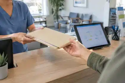 Arztpraxen unter Druck: so beeinflussen Digitalisierung und Personalmangel ihren Praxisalltag